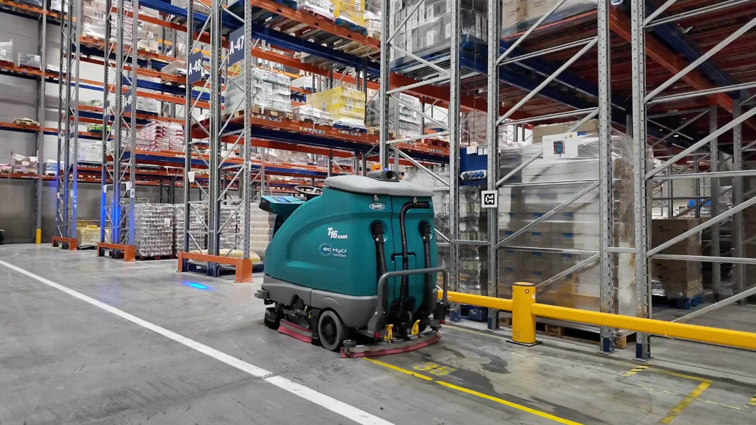 Autonomous scrubber cuts warehouse cleaning labour at Nabuurs